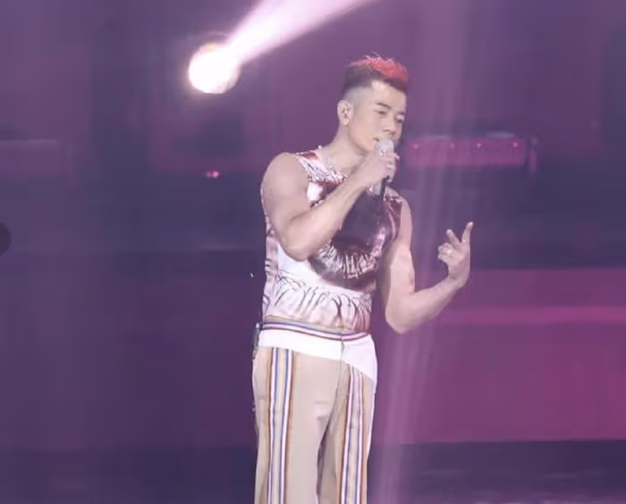 郭富城澳門演唱會開鑼,穿緊身背心秀肌肉,又唱又跳狀態不像57歲
