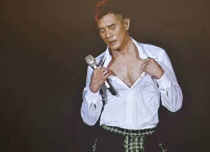 郭富城澳門演唱會開鑼,穿緊身背心秀肌肉,又唱又跳狀態不像57歲