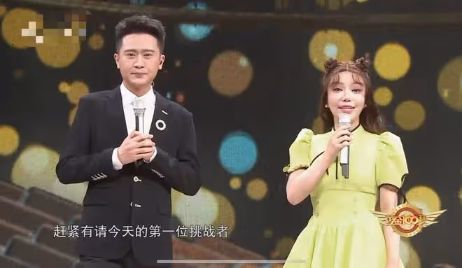 又一央視知名主持人辭職!染滿頭金髮赴國外求學,化歐美妝大變樣