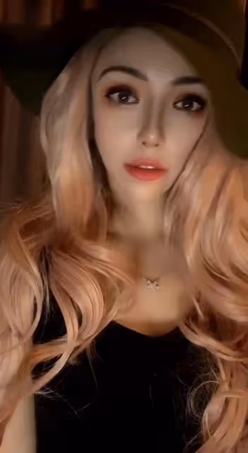 又一央視知名主持人辭職!染滿頭金髮赴國外求學,化歐美妝大變樣