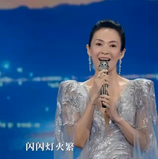 劉嘉玲邀章子怡與富豪聚會!戴「鴿子蛋」美艷,後者穿毛衣變化大
