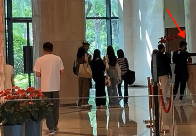 小S一行9人赴廈門度假太招搖,15歲次女穿露臍裝,偶遇者一眼認出