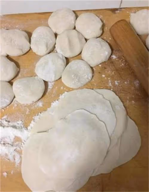 蒸餃子皮怎麼做不硬?教你正確和面技巧,皮薄餡多,涼了不硬