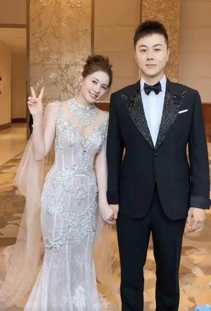 王思聰前任甜仇直播婚禮現場！新郎被曝是官二代，證婚人來頭不小