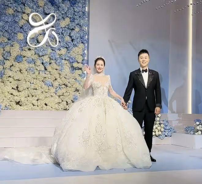 王思聰前任甜仇直播婚禮現場!新郎被曝是官二代,證婚人來頭不小
