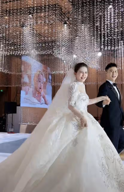 王思聰前任甜仇直播婚禮現場!新郎被曝是官二代,證婚人來頭不小