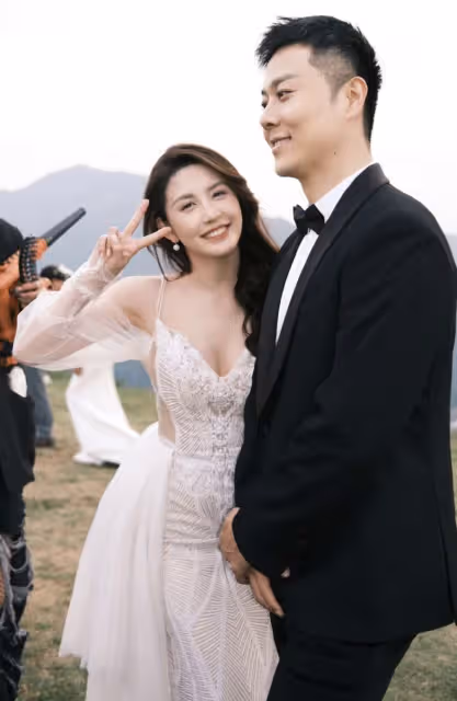 王思聰前任甜仇直播婚禮現場!新郎被曝是官二代,證婚人來頭不小