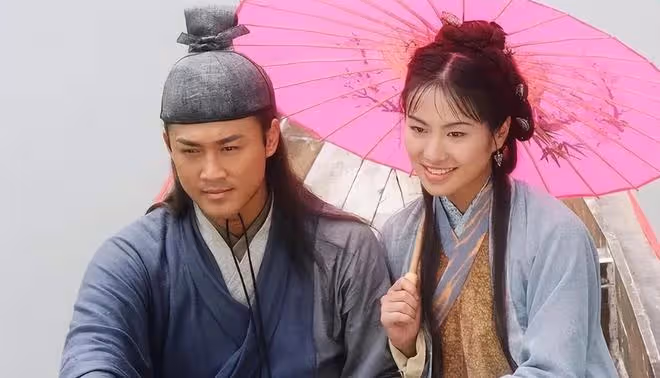 葉璇穿「小三裙」直播蹭流量,回看她的28位前任,比董小姐還豪放