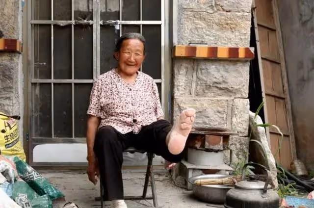 沒見過老公的工資卡，最近他失業，婆婆讓我也把工資交出來