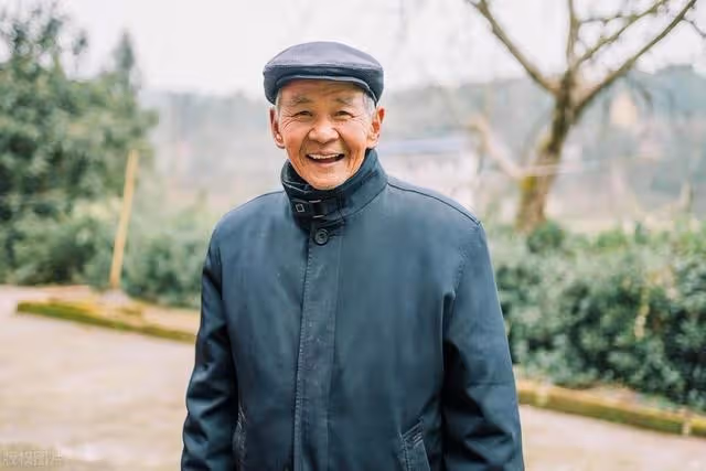 父親重男輕女,養老時卻想到了我,每月給5000我拒絕