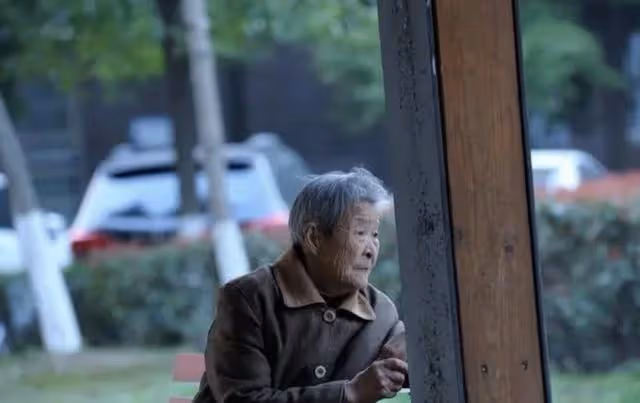 爸媽把房子給弟弟,我堅決讓我弟寫承諾書,現在看來我沒錯