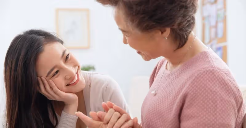 我67歲還在擺攤掙錢，親家母55歲，兒子卻每月給她3千養老錢