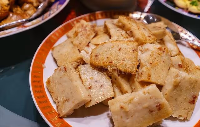 我67歲還在擺攤掙錢,親家母55歲,兒子卻每月給她3千養老錢