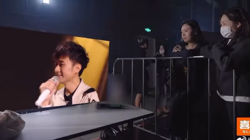 古巨基節目秀恩愛，老婆帶給他安全感，每次表演都親自送他登台