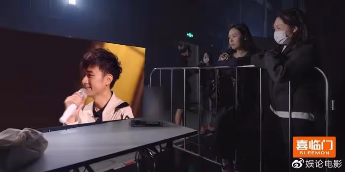 古巨基節目秀恩愛,老婆帶給他安全感,每次表演都親自送他登台