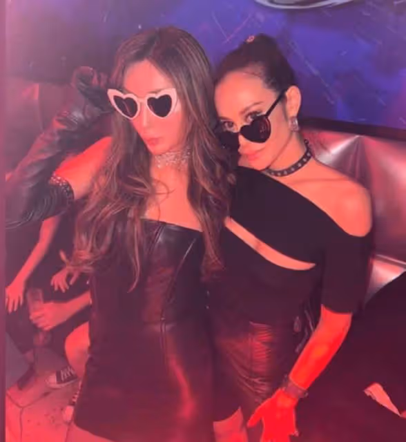 何超瓊夜店為外甥女慶生！奚夢瑤陪何猷君出席，大合照被擠到後面