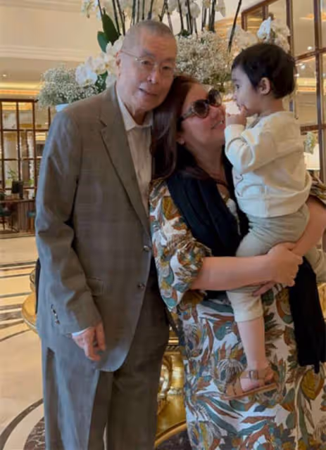 84歲劉詩昆帶2歲女兒出國！愛女意外受傷，堅持登台表演很堅強