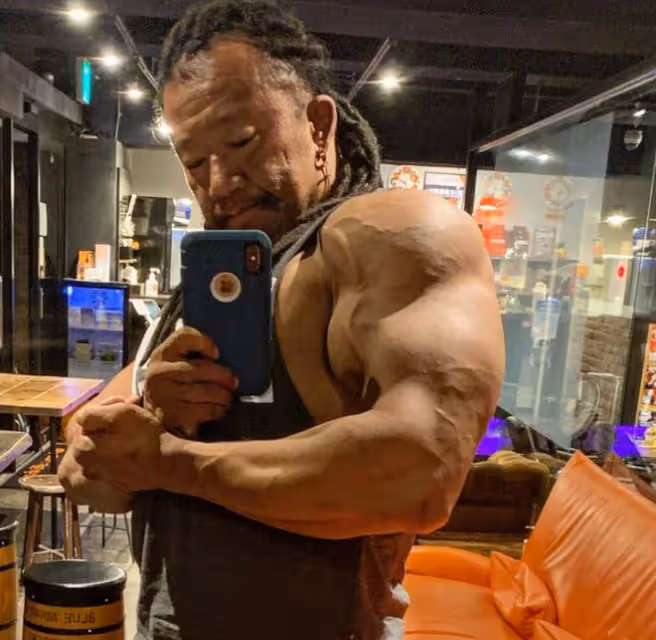 又一健身網紅去世！30歲拉絲哥靠藥物增肌，最後猝死在女友懷中