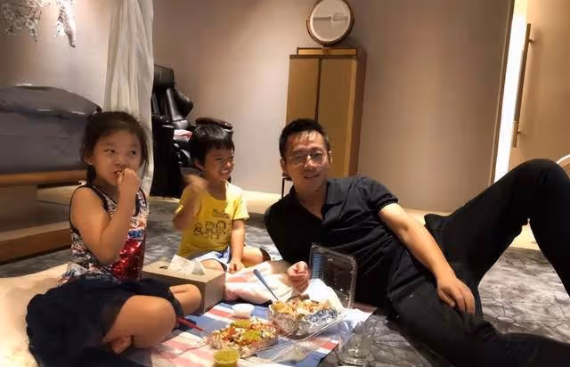 不讓汪小菲立馬接小孩回北京過暑假的原因,大S無意中說出來了