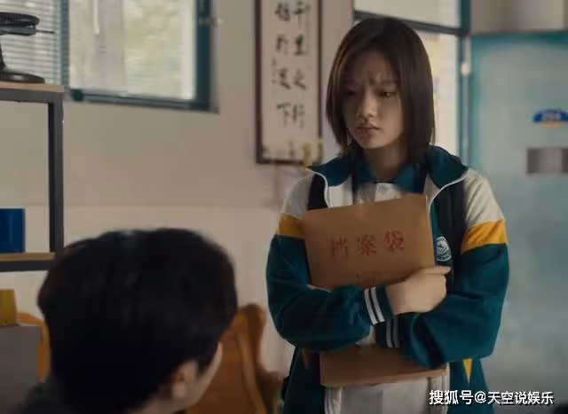 《追光的日子》郝楠回校遭學生蔑視,真實身份曝光後,校長不敢得罪
