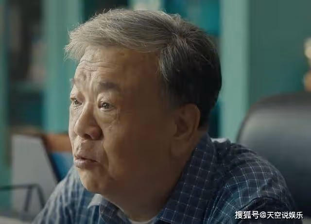 《追光的日子》郝楠回校遭學生蔑視,真實身份曝光後,校長不敢得罪