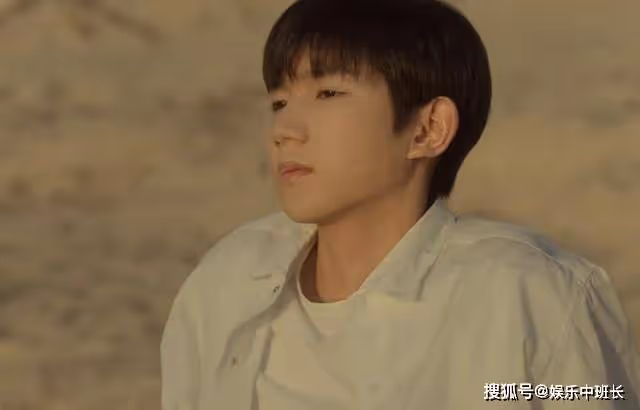 《追光的日子》拿著磚頭守護任真,高遠的眼神,正義中帶著奶凶