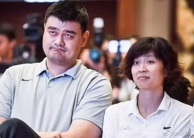 姚明健康引擔憂!體重超400斤,妻子葉莉很自責,父母希望生二胎