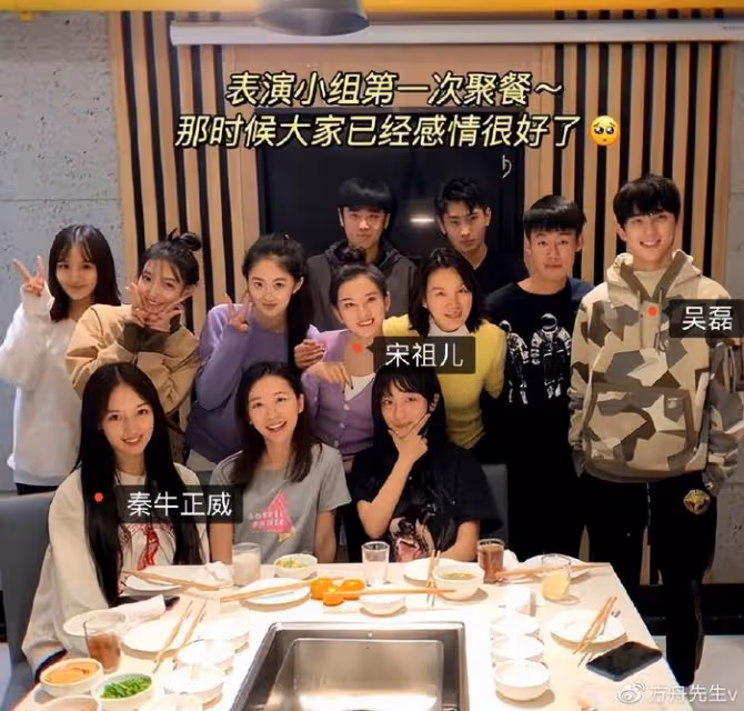 24歲秦牛正威官宣和孔語浩訂婚,求婚鑽石好大,曾與吳亦凡鬧緋聞