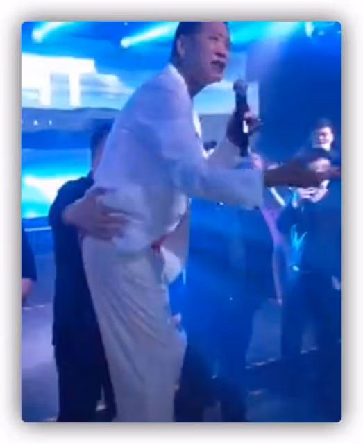 萬梓良縣城商演很落魄，途中身體不適，需要工作人員把他攙扶下台