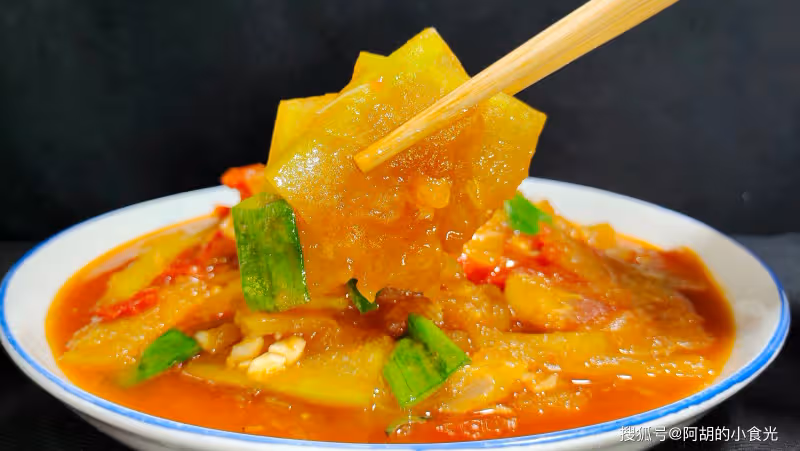 西紅柿和它天生一對,你想不到的美味!酸溜溜、還解暑,湯汁泡米飯更爽