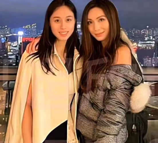 二房四房同框為何鍶珩慶生,何超瓊掐腰戴墨鏡,奚夢瑤也參與其中