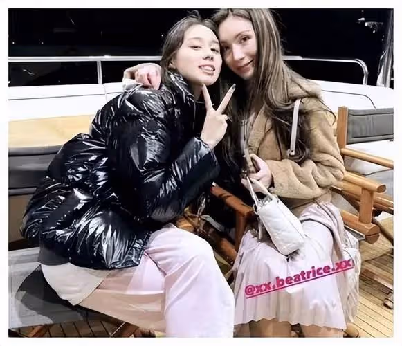 二房四房同框為何鍶珩慶生,何超瓊掐腰戴墨鏡,奚夢瑤也參與其中