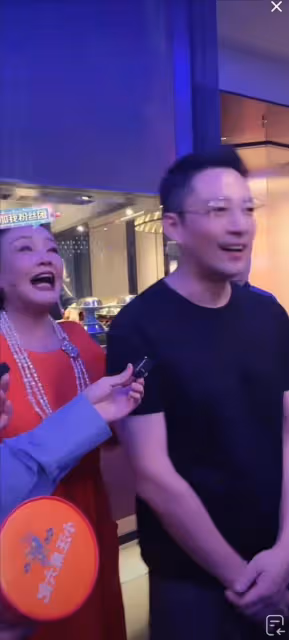 張蘭:人逢喜事精神爽,麻六記生意火爆,汪小菲飛台灣接孫子回家