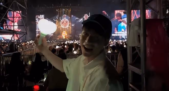 龔俊和周杰倫演唱會合唱,粉絲笑稱:俊寶唱歌可全是感情呀!