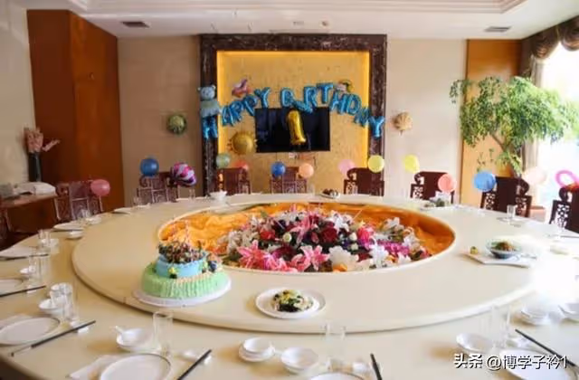 我和老伴給外孫過生日,女婿的態度讓我收回了準備好的1萬紅包