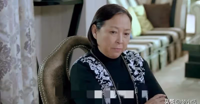 親家母生日兒子兒媳提禮物上門，我生日他們卻說抱歉，我只能更狠