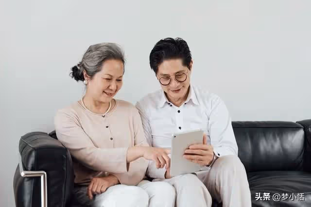 親家母生日兒子兒媳提禮物上門,我生日他們卻說抱歉,我只能更狠