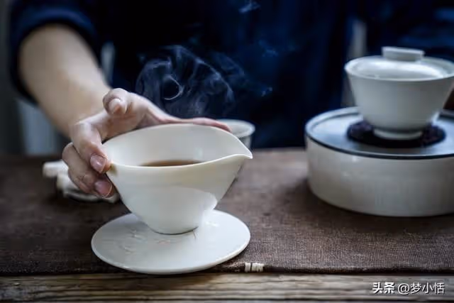 父母買房要我出20萬,我剛想答應,老婆指了指茶几,我:只出3000