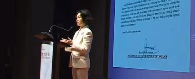 章澤天和何超瓊出席香港商會,大姐何超瓊擁有三層超級身份