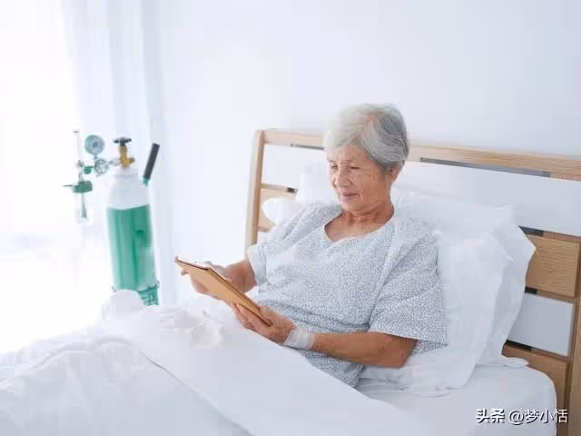 我媽生病老婆只用嘴孝順,岳母患病我也出嘴,老婆卻不滿,太雙標