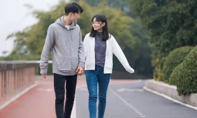婆婆工資一萬卻不幫兒子買房,兒媳前去理論,進屋蒙了