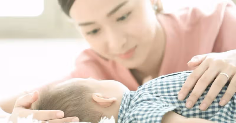 婆婆對兒媳說：管管你兒子，別到我房間翻東西！兒媳：這是他的家