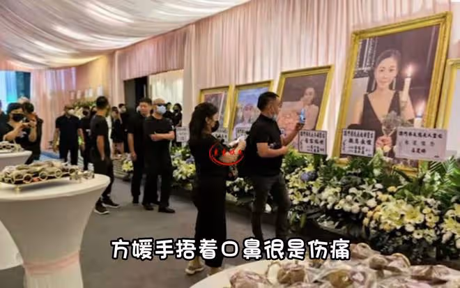 蔡天鳳葬禮現場遺體被紅色紗帳罩住,娘家人排長隊上香拜祭