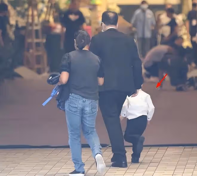 蔡天鳳葬禮拒收前夫一家人的花圈,方媛在送別現場哭成淚人