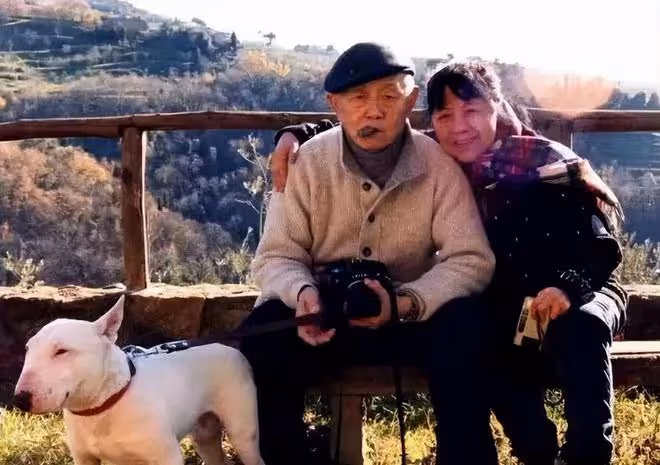 黃永玉離世,享年99歲,成龍曬合影悼念大師,願您一路走好
