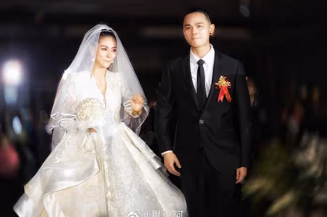 張恆遠畢夏結婚照公開,1歲的兒子乖巧可愛,還不明白父親已離世