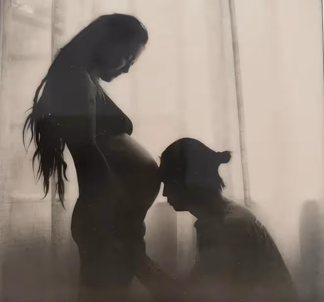 張恆遠畢夏結婚照公開,1歲的兒子乖巧可愛,還不明白父親已離世