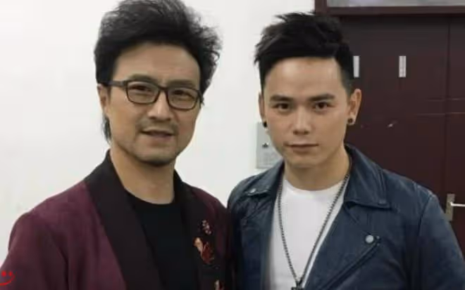 張恆遠畢夏結婚照公開,1歲的兒子乖巧可愛,還不明白父親已離世