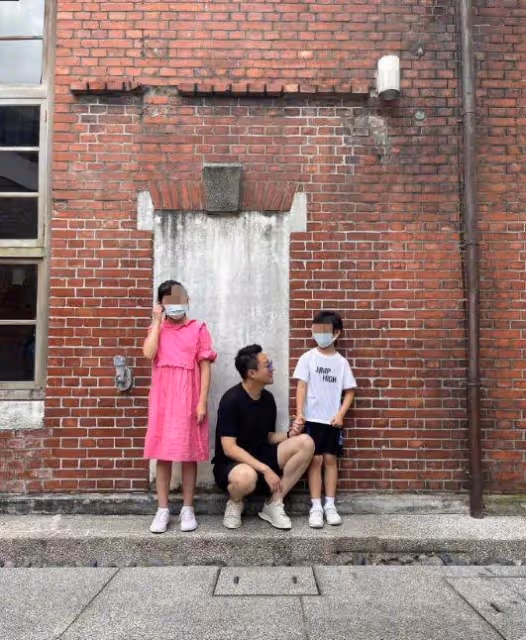 汪小菲慶42歲生日,與00後美女一起切蛋糕,兩人眉來眼去惹猜測