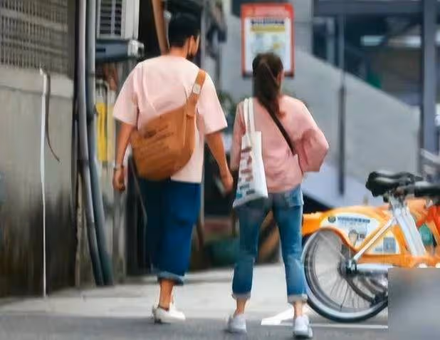 台媒曝藍正龍周幼婷已離婚,穿情侶裝去民政局,女方好友透露細節